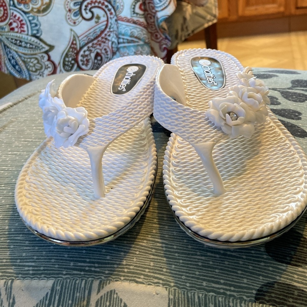 Chatties White Floral Sandals Large 8/10 Womens - Picture 6 of 9
